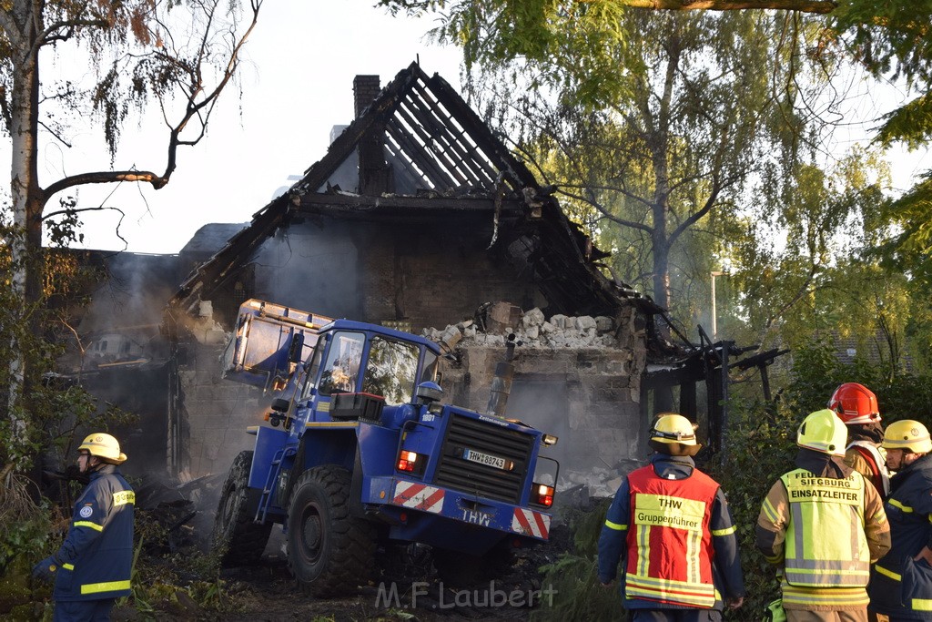 Grossfeuer Einfamilienhaus Siegburg Muehlengrabenstr P0984.JPG - Miklos Laubert